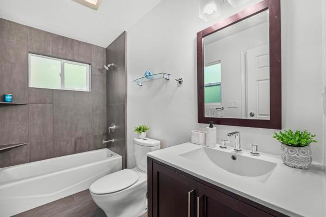 766 Nash Avenue, Menlo Park CA: https://media.crmls.org/mediaz/dc52f9ce-1df8-4b75-9fce-13403627a192.jpg