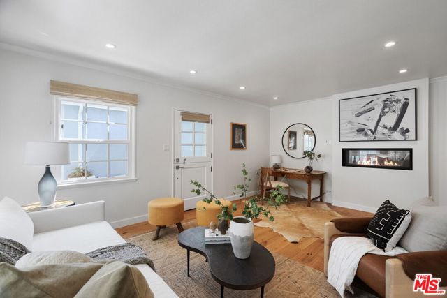 3627 Veteran Avenue, Los Angeles CA: https://media.crmls.org/mediaz/dc532833-c11c-4a31-a18e-adff00dd1ce6.jpg
