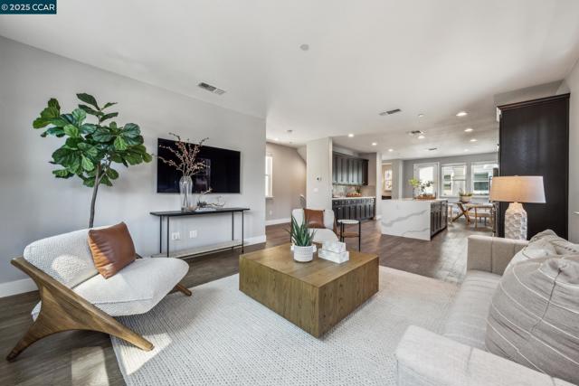 510 Ashton Way, Pleasant Hill CA: https://media.crmls.org/mediaz/dc5357cb-13c2-4a1e-93a4-8b87dd69af3d.jpg