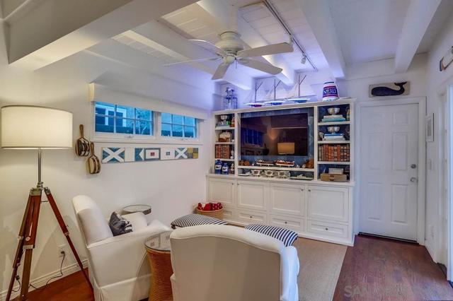 75 Corinthian Walk, Long Beach CA: https://media.crmls.org/mediaz/dc5370a6-8e5d-4a1c-8357-a468a61dab50.jpg