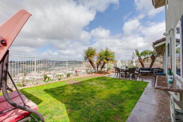 10394 Valley Waters Dr, Spring Valley CA: https://media.crmls.org/mediaz/dc5411ce-6d6f-4241-8394-fea330d7a8e6.jpg