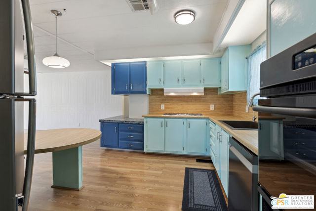 210 Coyote Drive, Palm Springs CA: https://media.crmls.org/mediaz/dc5431d9-d49b-4039-8e4a-a68980ca8090.jpg