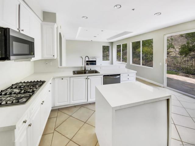 6125 Flagstone Row, La Jolla CA: https://media.crmls.org/mediaz/dc544eb9-6823-4075-abc2-4cdbb2adb1a9.jpg
