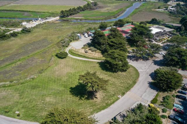 101 Shell Drive, Watsonville CA: https://media.crmls.org/mediaz/dc55546f-9c7c-4250-b862-94b7728a3bb8.jpg