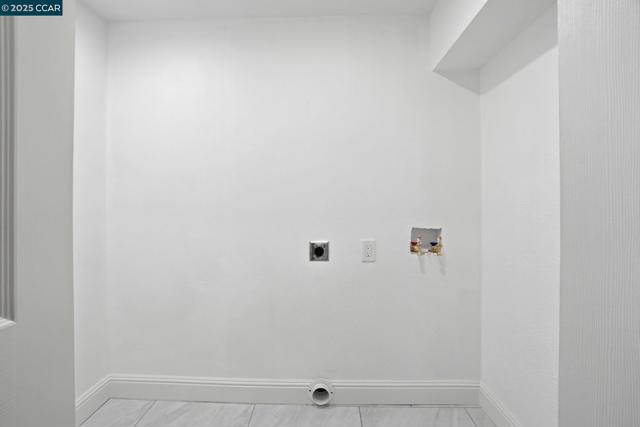 289 Sierra Dr, Walnut Creek CA: https://media.crmls.org/mediaz/dc5634bb-e965-4662-a9cc-063b2fdf8905.jpg