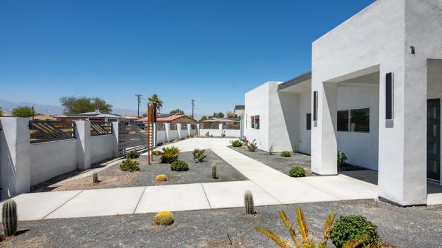 567 W Sunview Avenue, Palm Springs CA: https://media.crmls.org/mediaz/dc565011-7020-494c-aa58-c4a03c3fb0d4.jpg