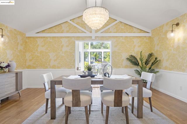 38 La Salle Ave, Piedmont CA: https://media.crmls.org/mediaz/dc56a99d-e7d1-4a4b-ab2c-edbbf0c06550.jpg
