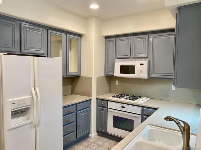6464 Terraza Portico, Carlsbad CA: https://media.crmls.org/mediaz/dc56eaaa-2032-4e12-8758-f11794bd554f.jpg