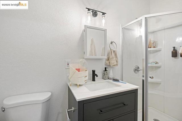 1030 Orchid Dr, Brentwood CA: https://media.crmls.org/mediaz/dc570a03-252c-4c55-b0d6-f5e01c18a949.jpg