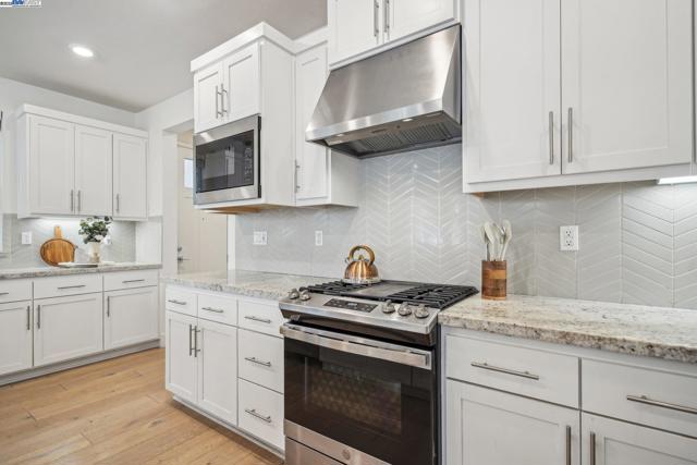 Image 18 of 60 For 37450 Watersail Way