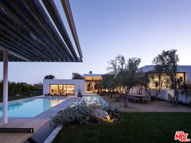 28837 Selfridge Drive, Malibu CA: https://media.crmls.org/mediaz/dc57fe77-000e-4cf5-8895-4bd31fc38ab7.jpg