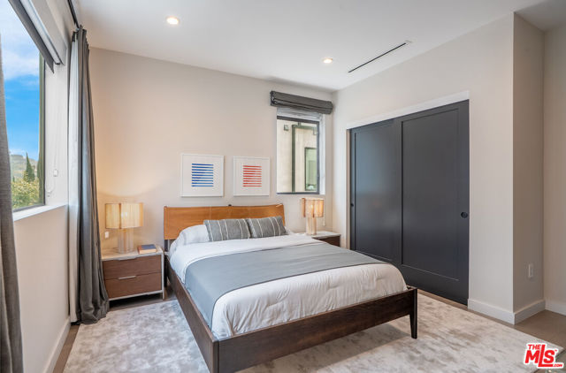 4427 Studio Place, Studio City CA: https://media.crmls.org/mediaz/dc580407-52dc-48dc-b872-a4f3c9336dc0.jpg