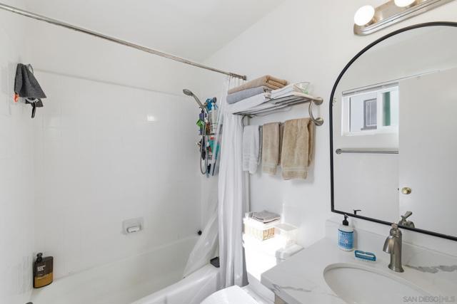 248 Orange Avenue, Coronado CA: https://media.crmls.org/mediaz/dc581a00-c546-49c3-be3c-e482a1bfc1e4.jpg