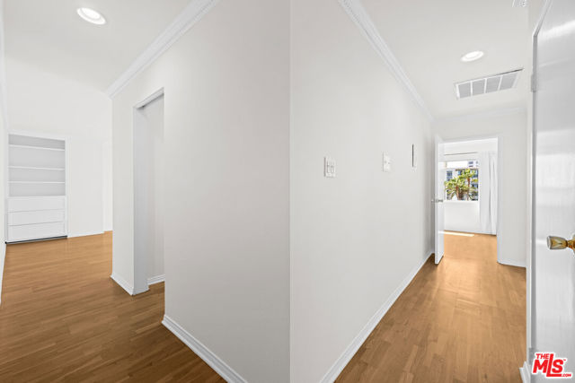 101 California Avenue, Santa Monica CA: https://media.crmls.org/mediaz/dc584ef9-d768-4b8e-974f-ffc929ba701e.jpg
