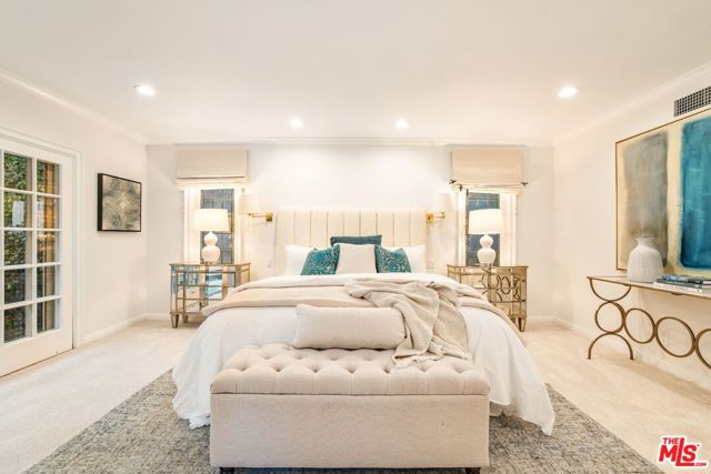 15550 Valley Vista Boulevard, Encino CA: https://media.crmls.org/mediaz/dc591c27-350a-4de4-932e-2dbc2e0c3d5a.jpg