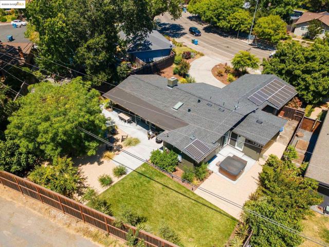 2041 Hidden Valley Dr, Santa Rosa CA: https://media.crmls.org/mediaz/dc5970b6-5cda-464b-b9ba-bd8f664b566a.jpg