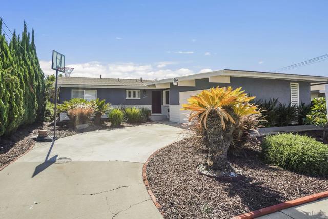 6702 Estrella Ave, San Diego CA: https://media.crmls.org/mediaz/dc59a135-61d0-4eca-8d2f-517a67ebb2ec.jpg