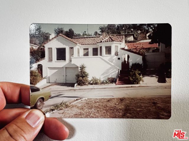 2416 Teviot Street, Los Angeles CA: https://media.crmls.org/mediaz/dc5a5592-207c-41fd-be2c-d305e6a48e02.jpg