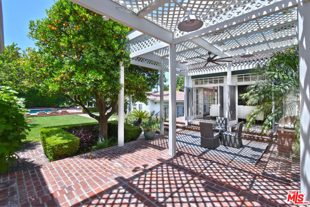4177 KESTER Avenue, Sherman Oaks CA: https://media.crmls.org/mediaz/dc5a74dc-e893-4fe7-99fb-131886eeefe7.jpg