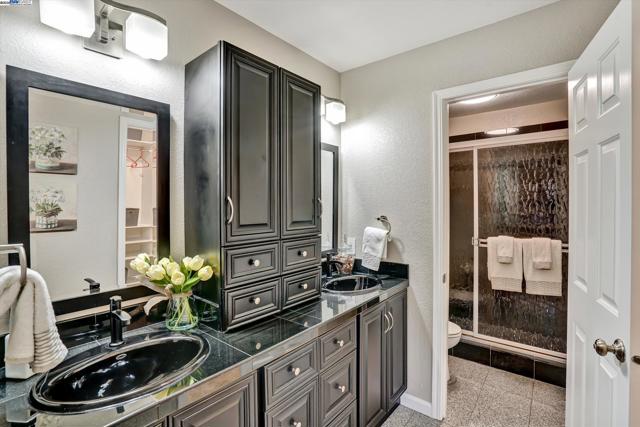 30 San Vicente Ct, Danville CA: https://media.crmls.org/mediaz/dc5b5bf4-b967-49c2-b858-d4f48e591d38.jpg