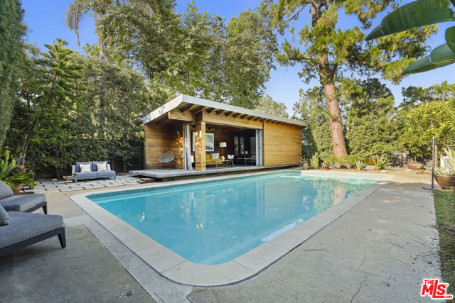 12815 Sarah Street, Studio City CA: https://media.crmls.org/mediaz/dc5b728c-bd90-4534-b065-1bca9eb3e35a.jpg