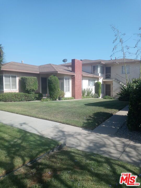 5348 W 57TH Street, Los Angeles CA: https://media.crmls.org/mediaz/dc5b73d1-1949-4bad-a358-5e9ae5ea4aa2.jpg