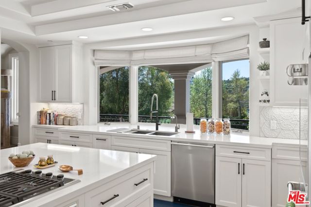 23593 Park South Street, Calabasas CA: https://media.crmls.org/mediaz/dc5b93ed-9e0f-4433-b3a7-57ecd3a81776.jpg
