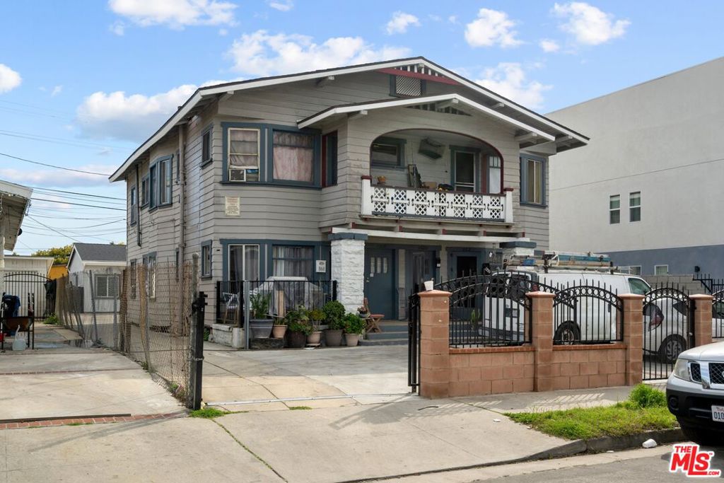 860 W 47th Street, Los Angeles, CA 90037