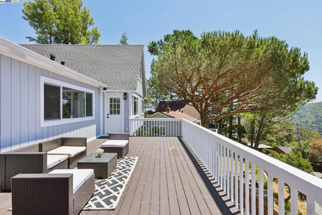 1218 Lattie Ln, Mill Valley CA: https://media.crmls.org/mediaz/dc5c4883-e6ec-455e-8e0b-e84976fb36be.jpg