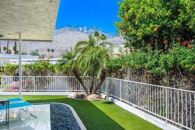1380 Malaga Circle, Palm Springs CA: https://media.crmls.org/mediaz/dc5cc747-9395-4466-bbe9-49fd7df48e3c.jpg