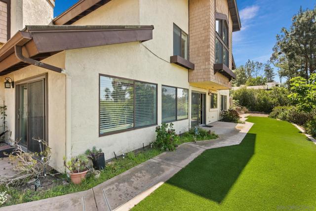 1586 Kimberly Woods Dr, El Cajon CA: https://media.crmls.org/mediaz/dc5d6599-2247-4b88-9d39-364608cf1ead.jpg