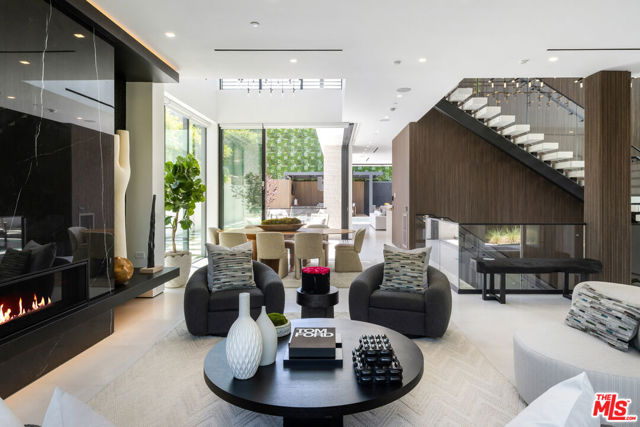 137 S Wetherly Drive, Beverly Hills CA: https://media.crmls.org/mediaz/dc5ee4f8-2219-42d2-ad40-a1d9c721fcae.jpg