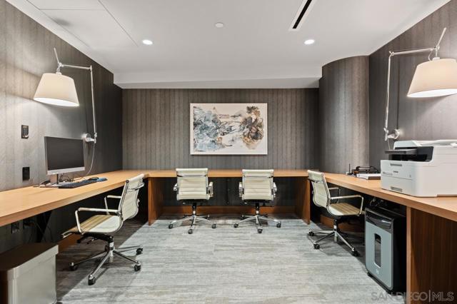 888 W E St, San Diego CA: https://media.crmls.org/mediaz/dc5f189b-4329-4350-ba67-89f028f9e7fd.jpg