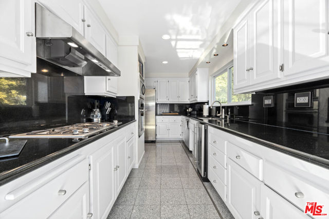 8670 Allenwood Road, Los Angeles CA: https://media.crmls.org/mediaz/dc5f677b-f419-492c-ac3d-5149c301105a.jpg