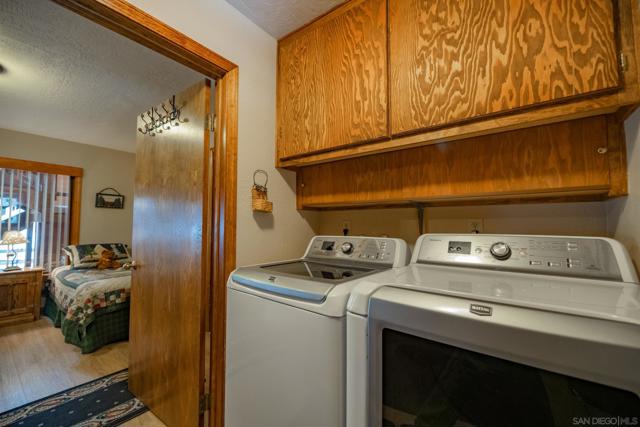 39470 Lake Dr, Big Bear CA: https://media.crmls.org/mediaz/dc5f702a-52f5-43ad-9a1e-d82ce922fd9b.jpg