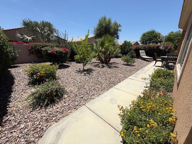 81665 Avenida Alturas, Indio CA: https://media.crmls.org/mediaz/dc60a952-e1e2-447b-a441-f14ed05c8c25.jpg