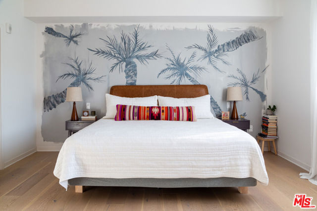 4240 Laurel Canyon Boulevard, Studio City CA: https://media.crmls.org/mediaz/dc6105c1-824f-4583-bc01-2458eaa140ca.jpg