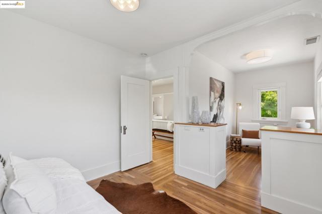 321 Glendale Ave., Oakland CA: https://media.crmls.org/mediaz/dc612731-5b1d-4a83-b103-74d10797f69b.jpg
