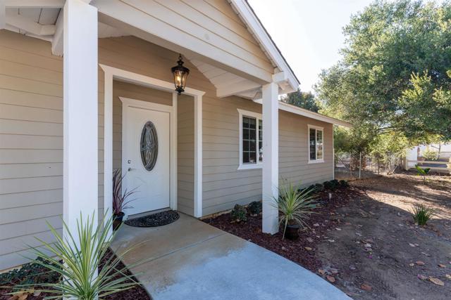 3121 Alta Verde, Fallbrook CA: https://media.crmls.org/mediaz/dc619505-7abc-445d-9c57-d15eab5d92e3.jpg