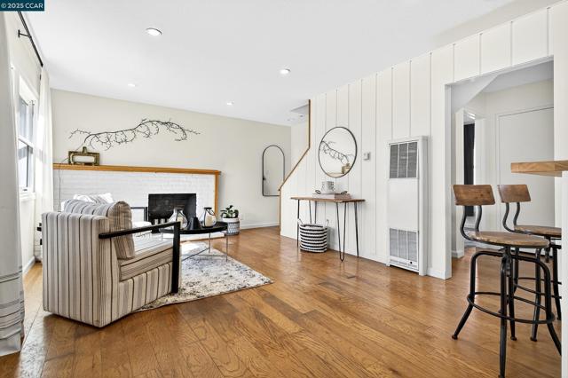 5774 Friar Ct, El Sobrante CA: https://media.crmls.org/mediaz/dc61a4cb-dbed-4226-a379-e7a74366899c.jpg