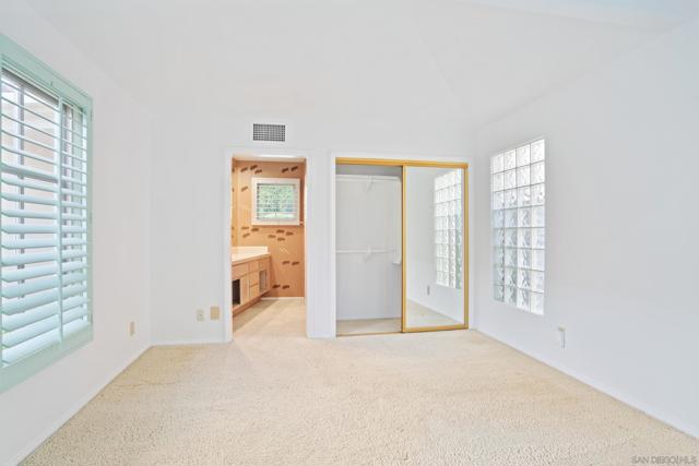 1327 Caminito Batea, La Jolla CA: https://media.crmls.org/mediaz/dc61a808-8207-47fa-a82f-7f9ff5c0fdd1.jpg