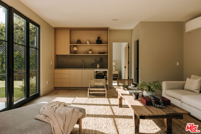 446 N Croft Avenue, Los Angeles CA: https://media.crmls.org/mediaz/dc61dd94-d742-4e63-8c3a-c7fd00ca747d.jpg