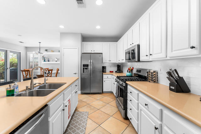 82626 Redford Way, Indio CA: https://media.crmls.org/mediaz/dc61e73f-602f-43a5-bdff-04c2454ec748.jpg