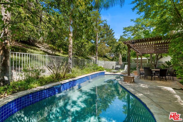 25547 Clemens Court, Stevenson Ranch CA: https://media.crmls.org/mediaz/dc627842-44a5-4e19-b68f-eb5663575102.jpg