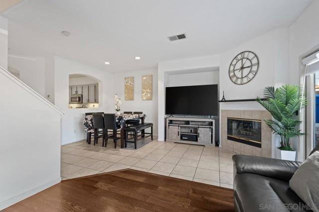 6373 Avenida De Las Vistas, San Diego CA: https://media.crmls.org/mediaz/dc62a16e-291b-41b2-80f0-08265b299424.jpg