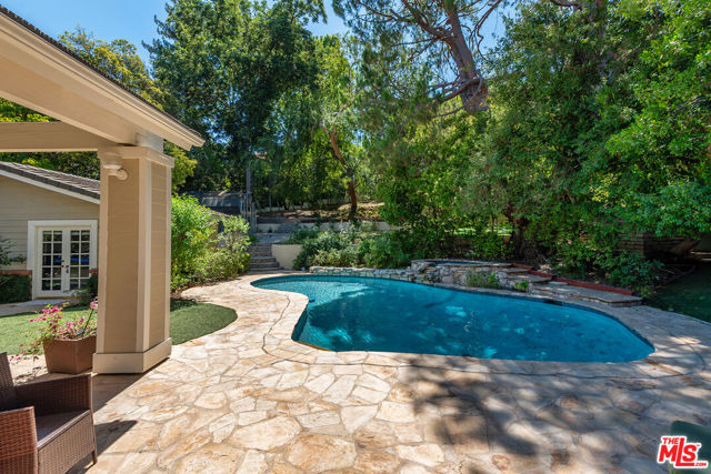 17040 Rancho Street, Encino CA: https://media.crmls.org/mediaz/dc6302c8-f18c-4cf2-955f-2bf9eab78e51.jpg