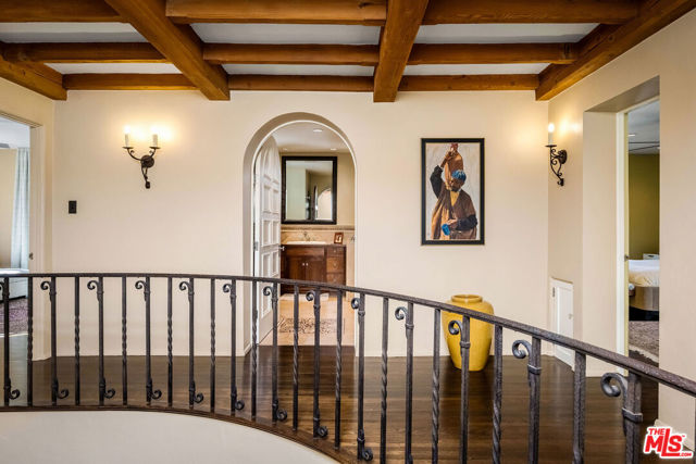 500 N Las Palmas Avenue, Los Angeles CA: https://media.crmls.org/mediaz/dc631d57-afd2-43b5-ad85-343ce69deb0c.jpg