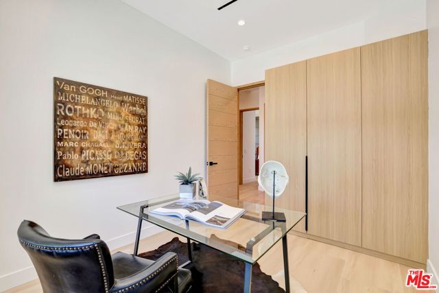 5730 Lasaine Avenue, Encino CA: https://media.crmls.org/mediaz/dc635dc8-9ac5-4edb-adba-7508134f1394.jpg