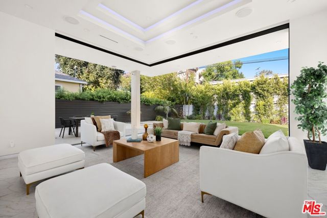 900 N Vista Street, Los Angeles CA: https://media.crmls.org/mediaz/dc639d96-3e37-4618-9bef-18caa0c6b7a1.jpg