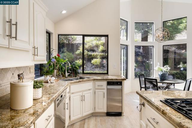 3363 Deer Hollow Drive, Danville CA: https://media.crmls.org/mediaz/dc63fd14-5960-49bc-b5fc-688e72bba773.jpg